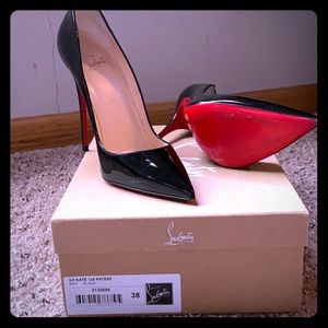 Practically brand new. Worn once AUTHENTIC